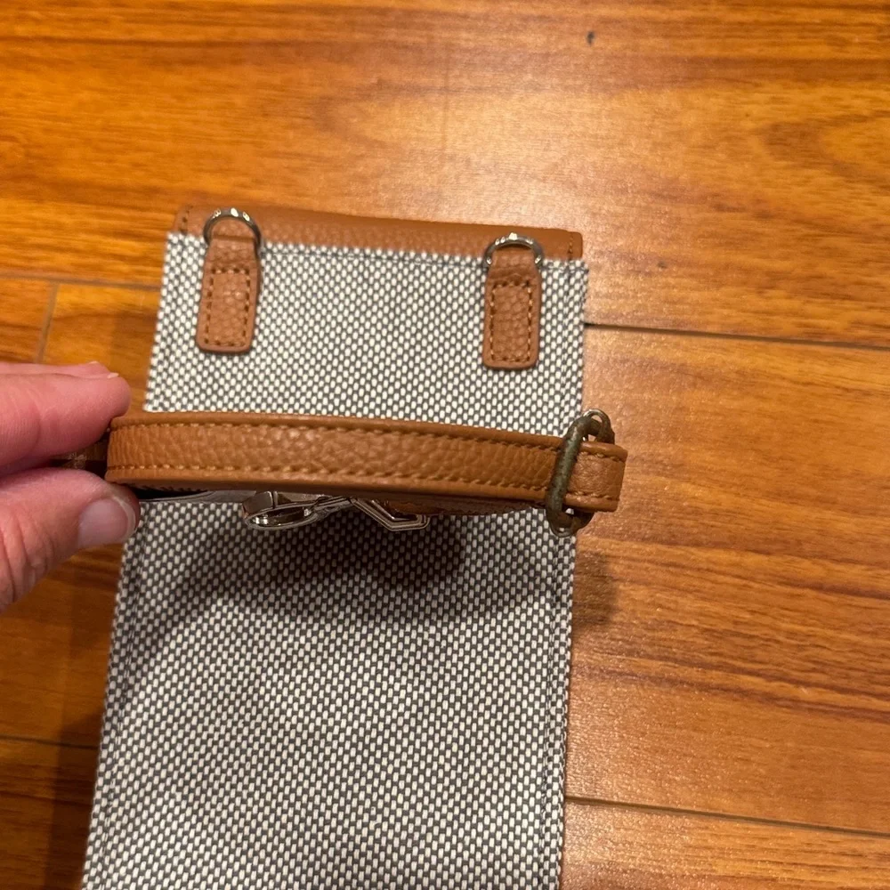 Thirty-One women’s Tan and Gray Wallet Set/ crossbody - Picture 5 of 5
